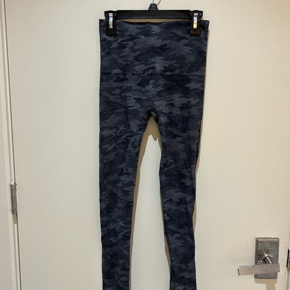 Camouflage SPANX Leggings - Picture 2 of 3